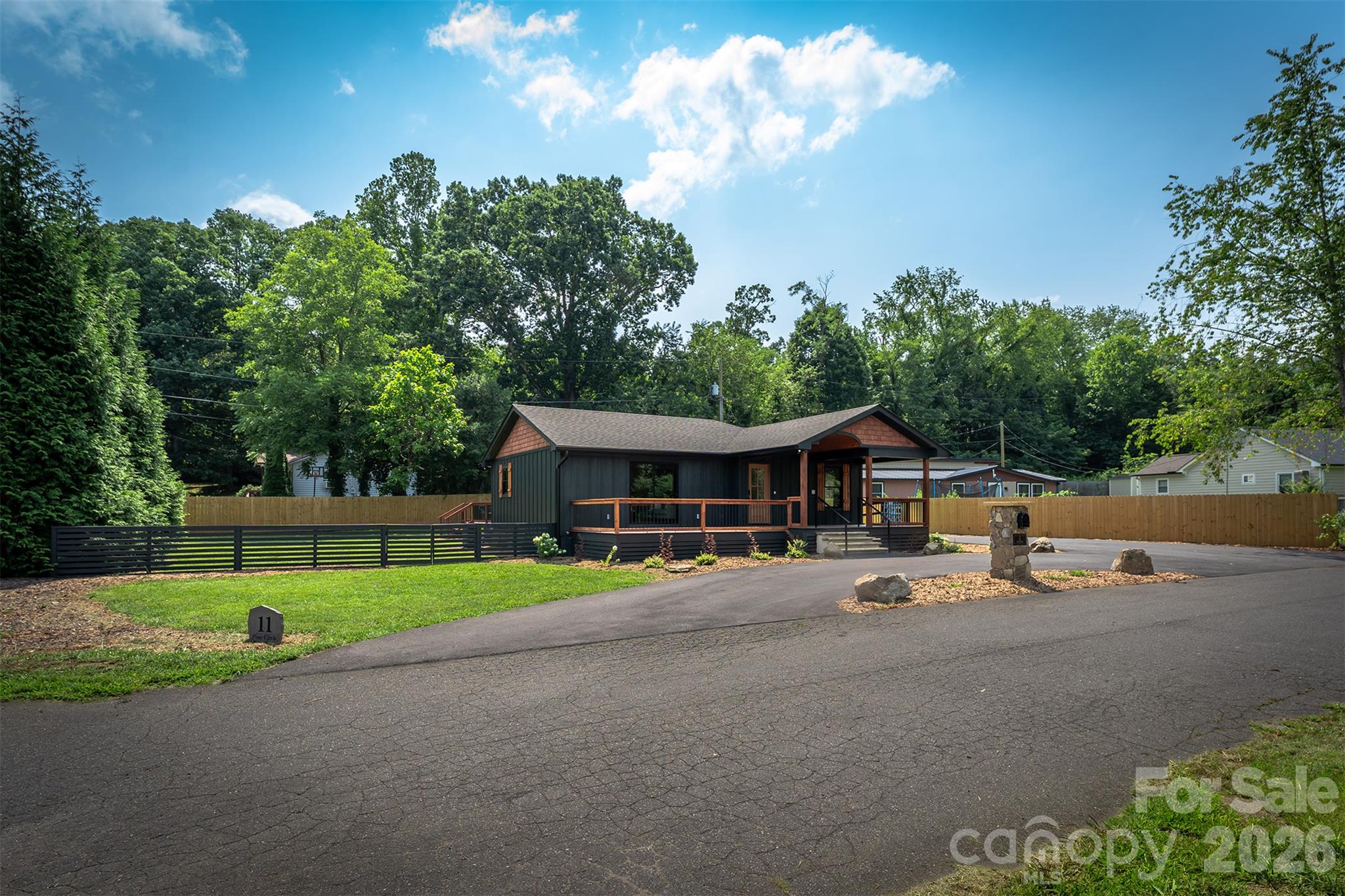 11 Pine Circle
