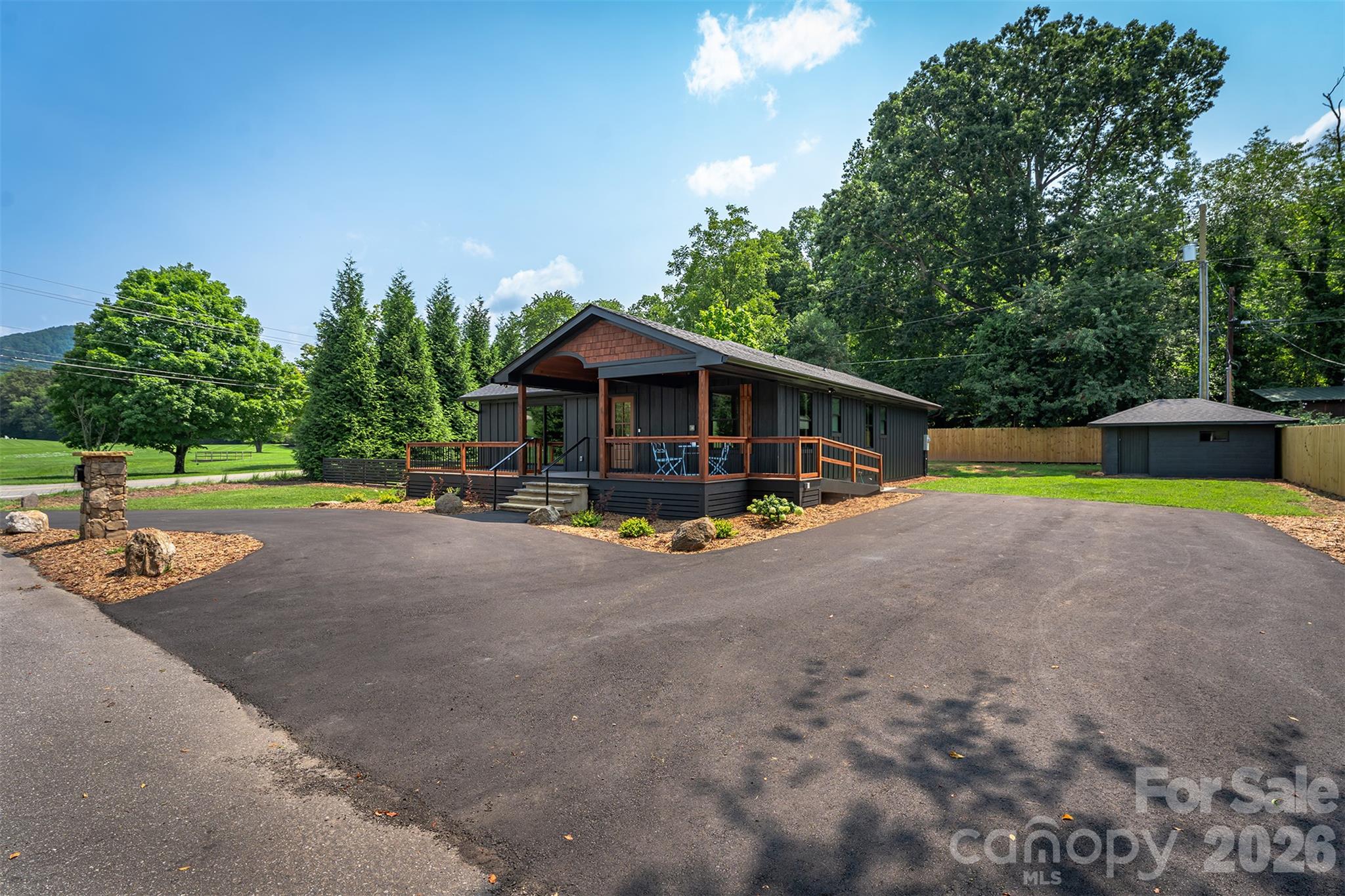 11 Pine Circle