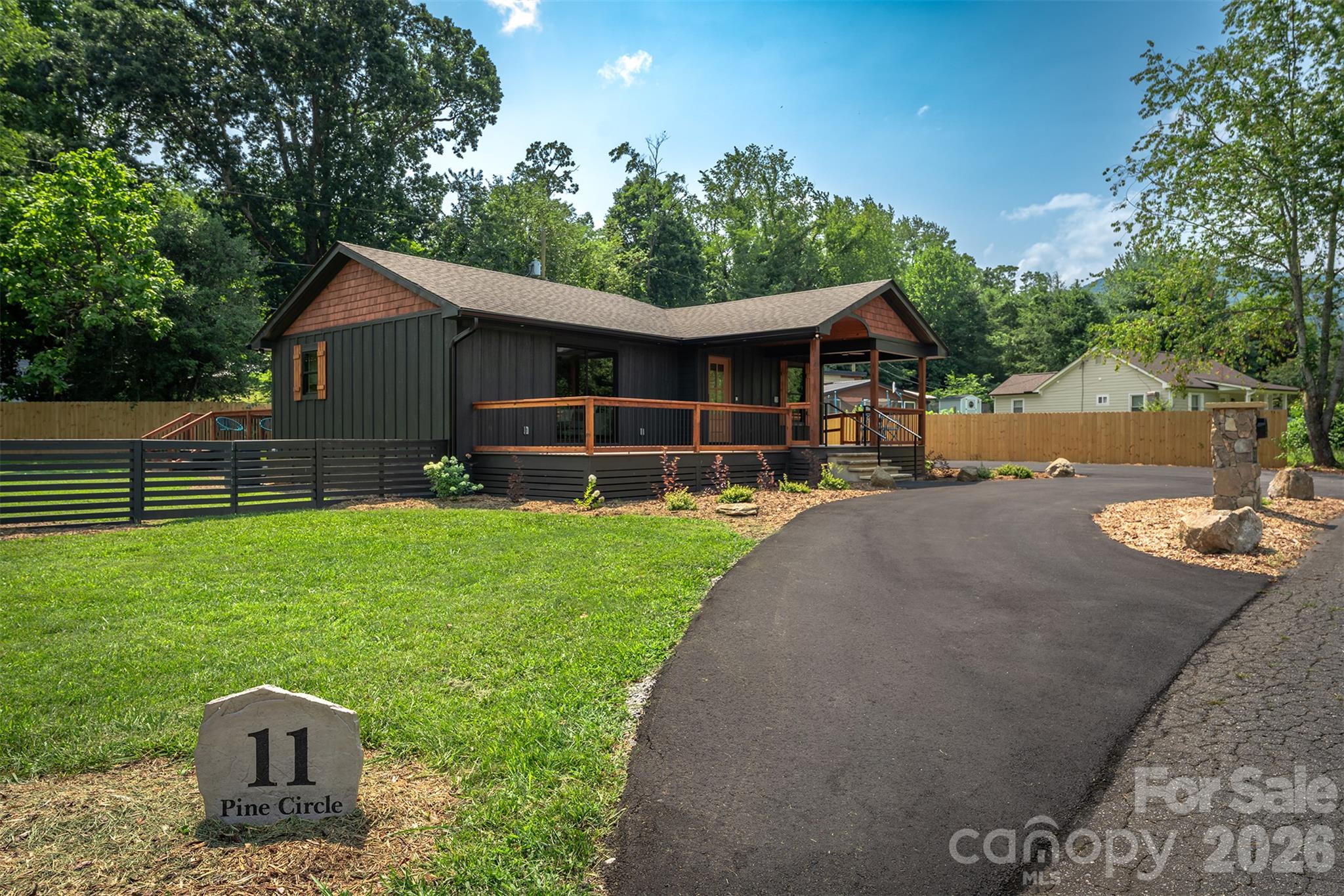 11 Pine Circle