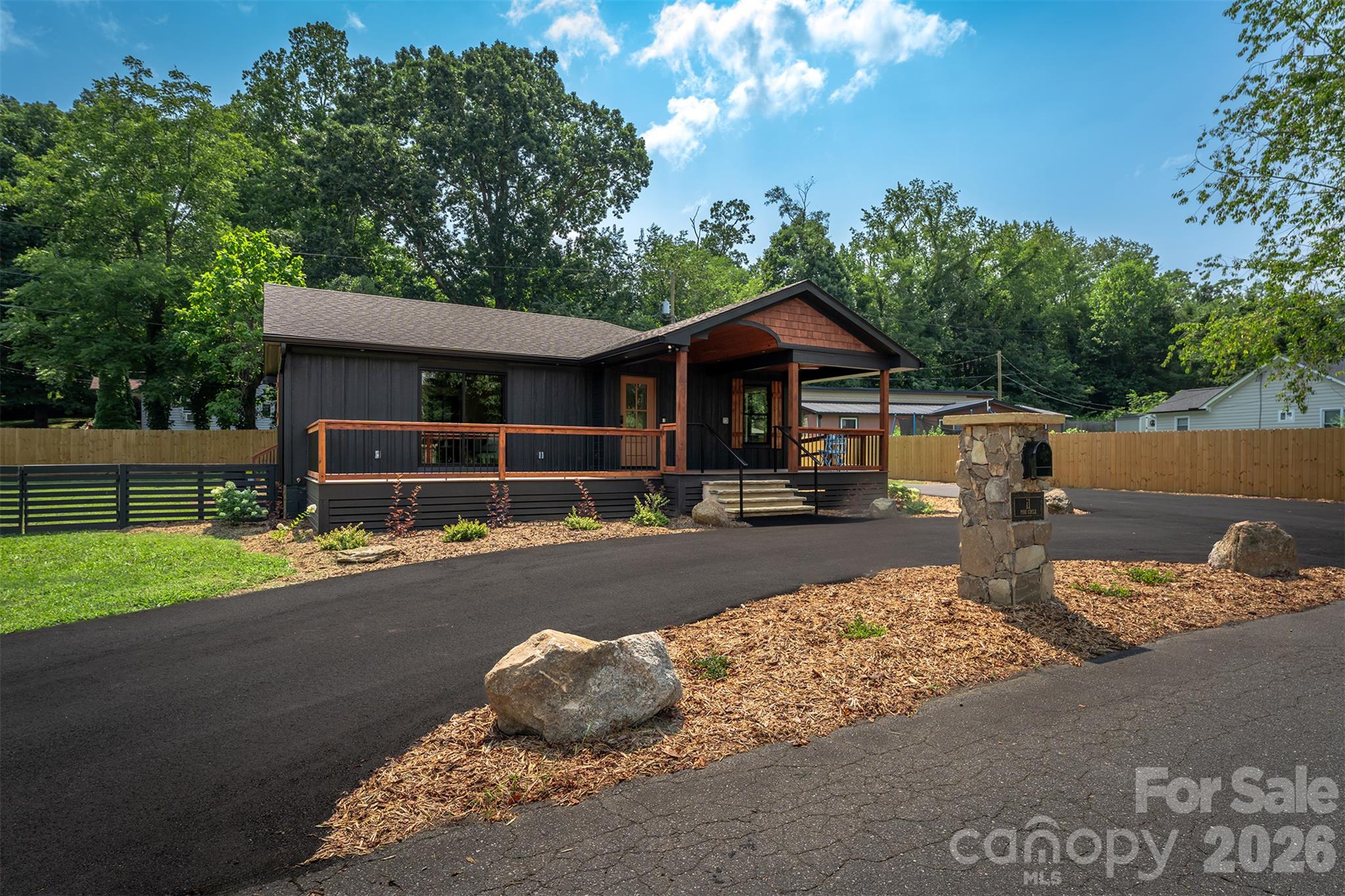 11 Pine Circle