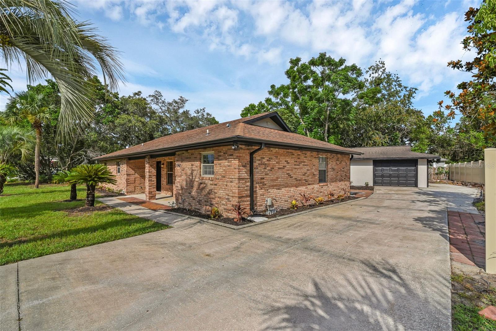 1547 BAVON DR