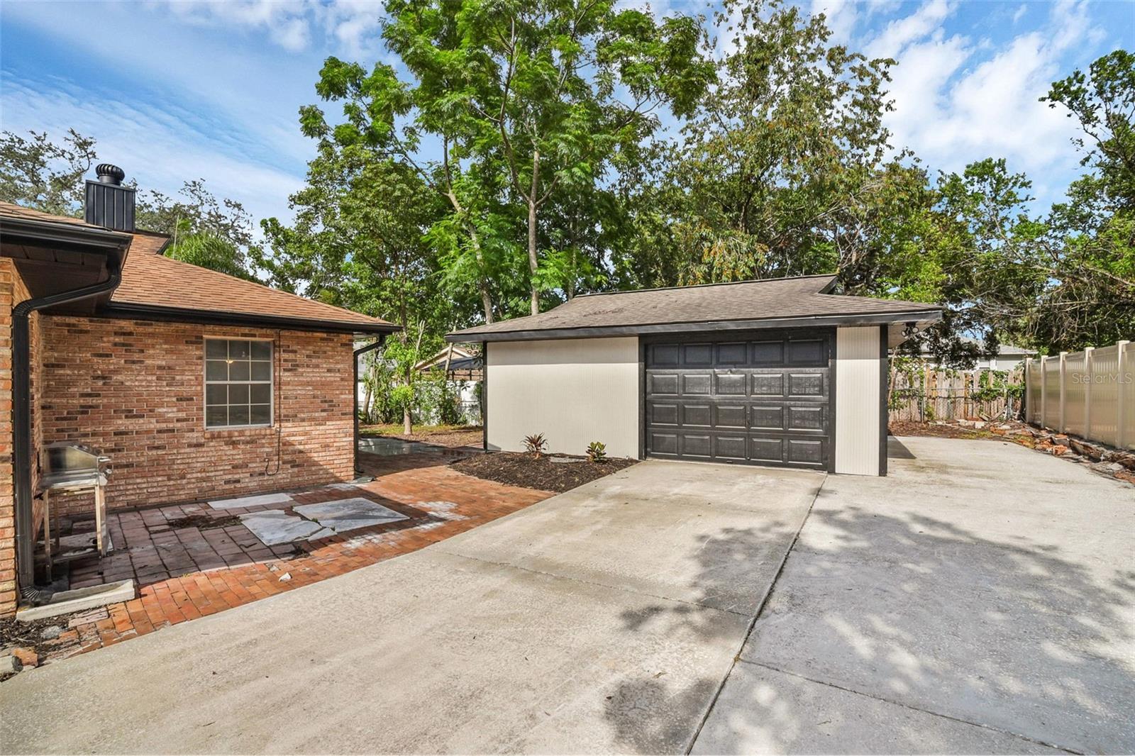 1547 BAVON DR