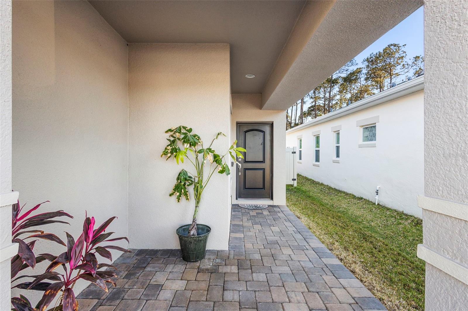 5601 ESTERO LOOP