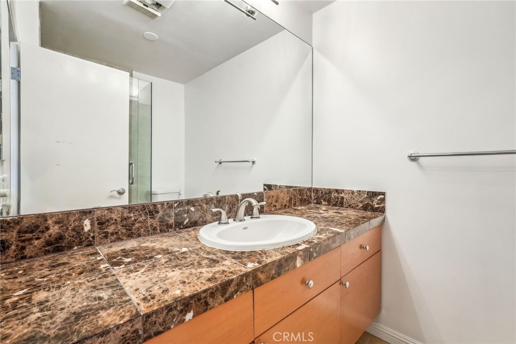 415 Montana Avenue 305