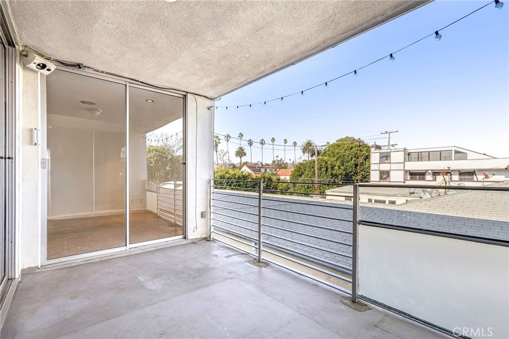415 Montana Avenue 305