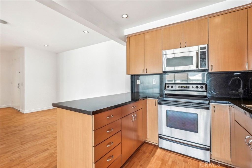 415 Montana Avenue 305