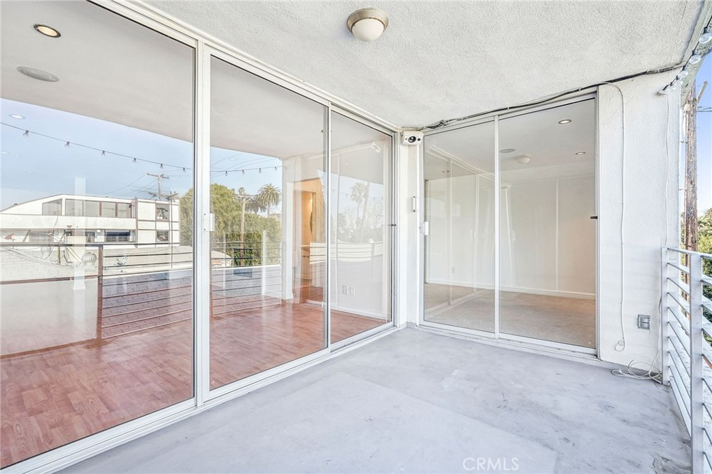 415 Montana Avenue 305