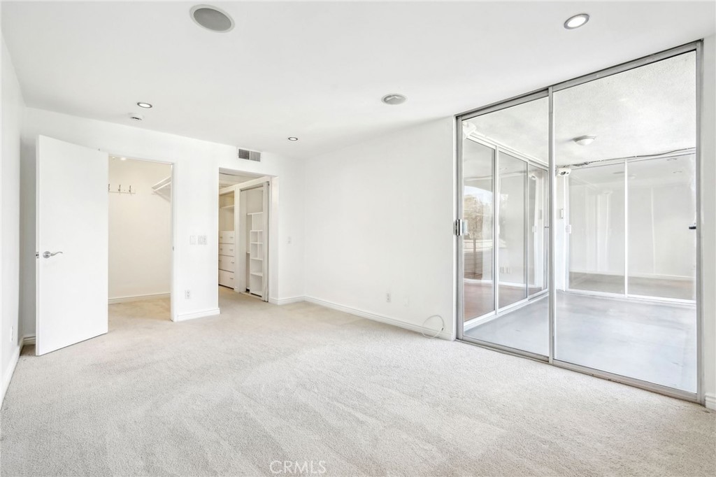 415 Montana Avenue 305