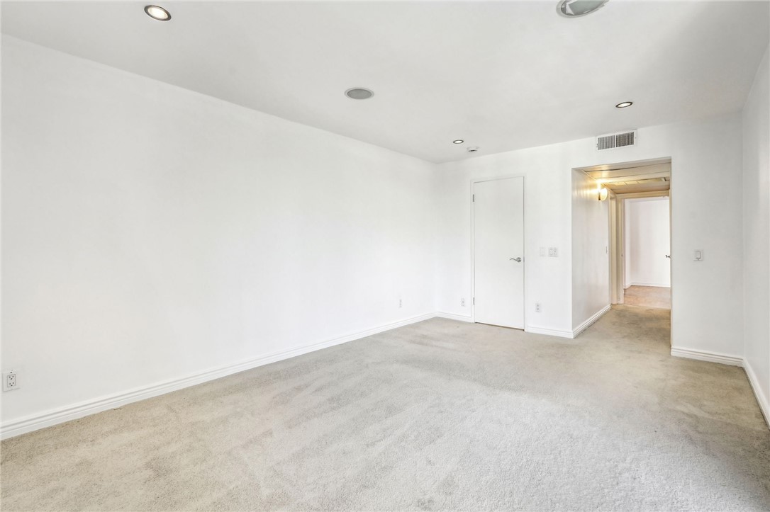 415 Montana Avenue 305