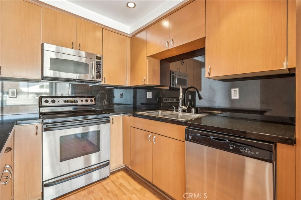 415 Montana Avenue 305