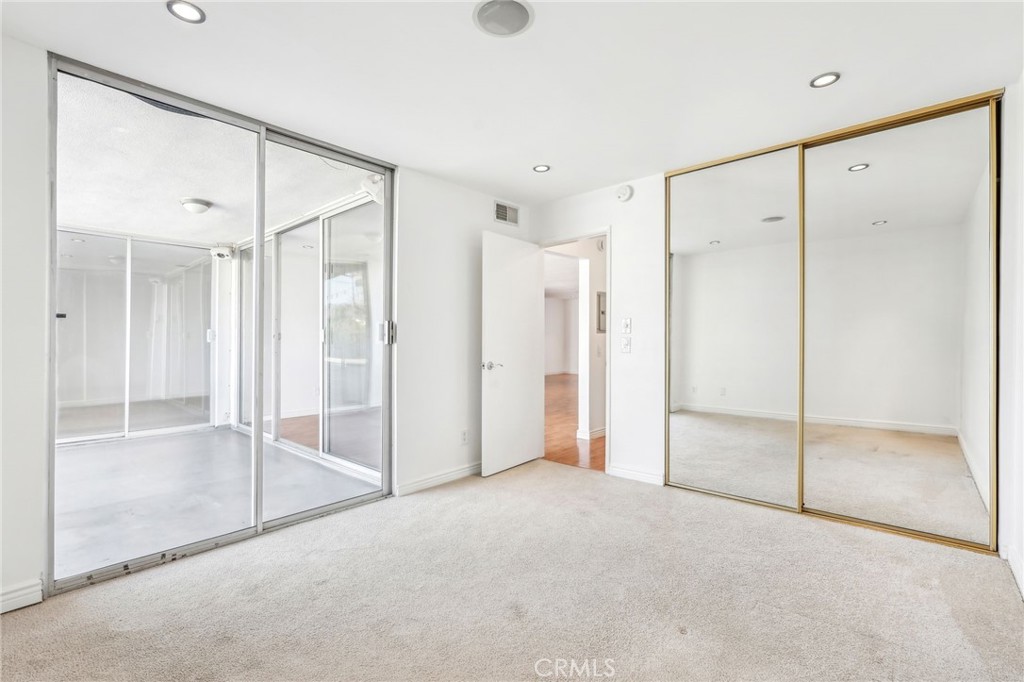 415 Montana Avenue 305