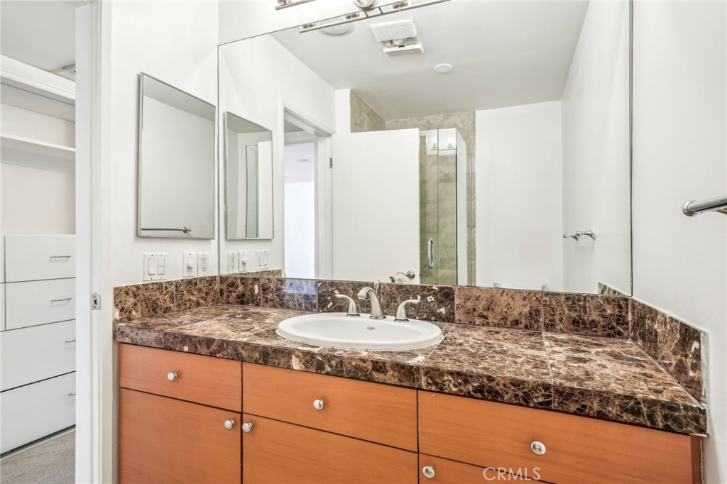 415 Montana Avenue 305