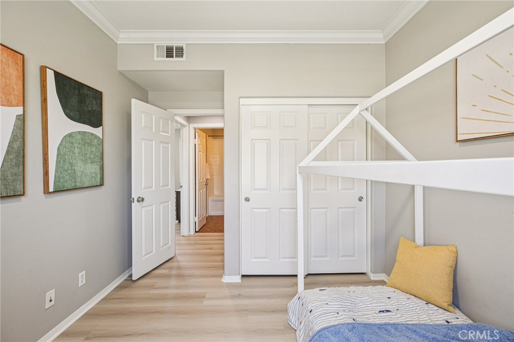 15212 Cambridge Street