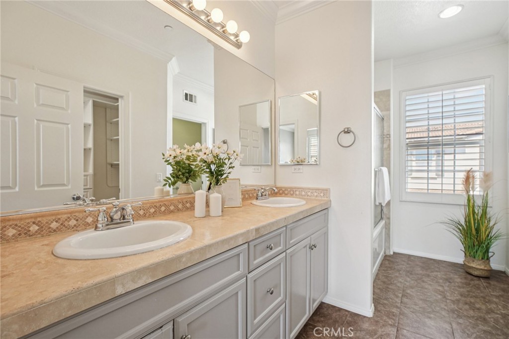 15212 Cambridge Street