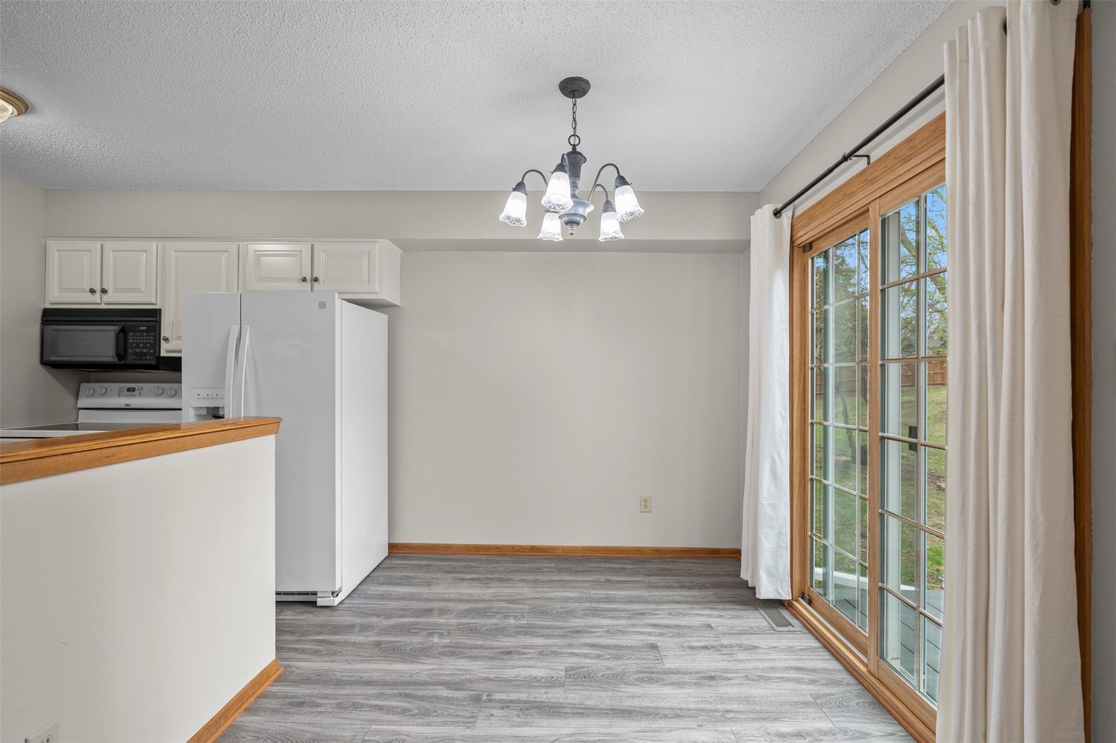 8024 Cobblestone Road