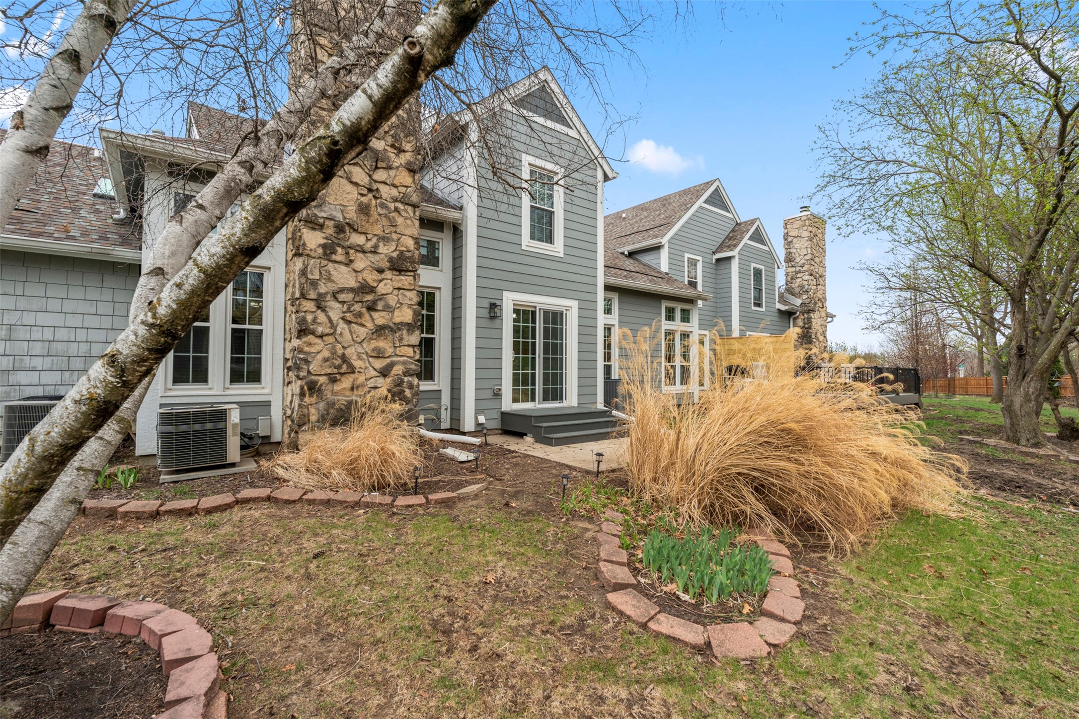 8024 Cobblestone Road