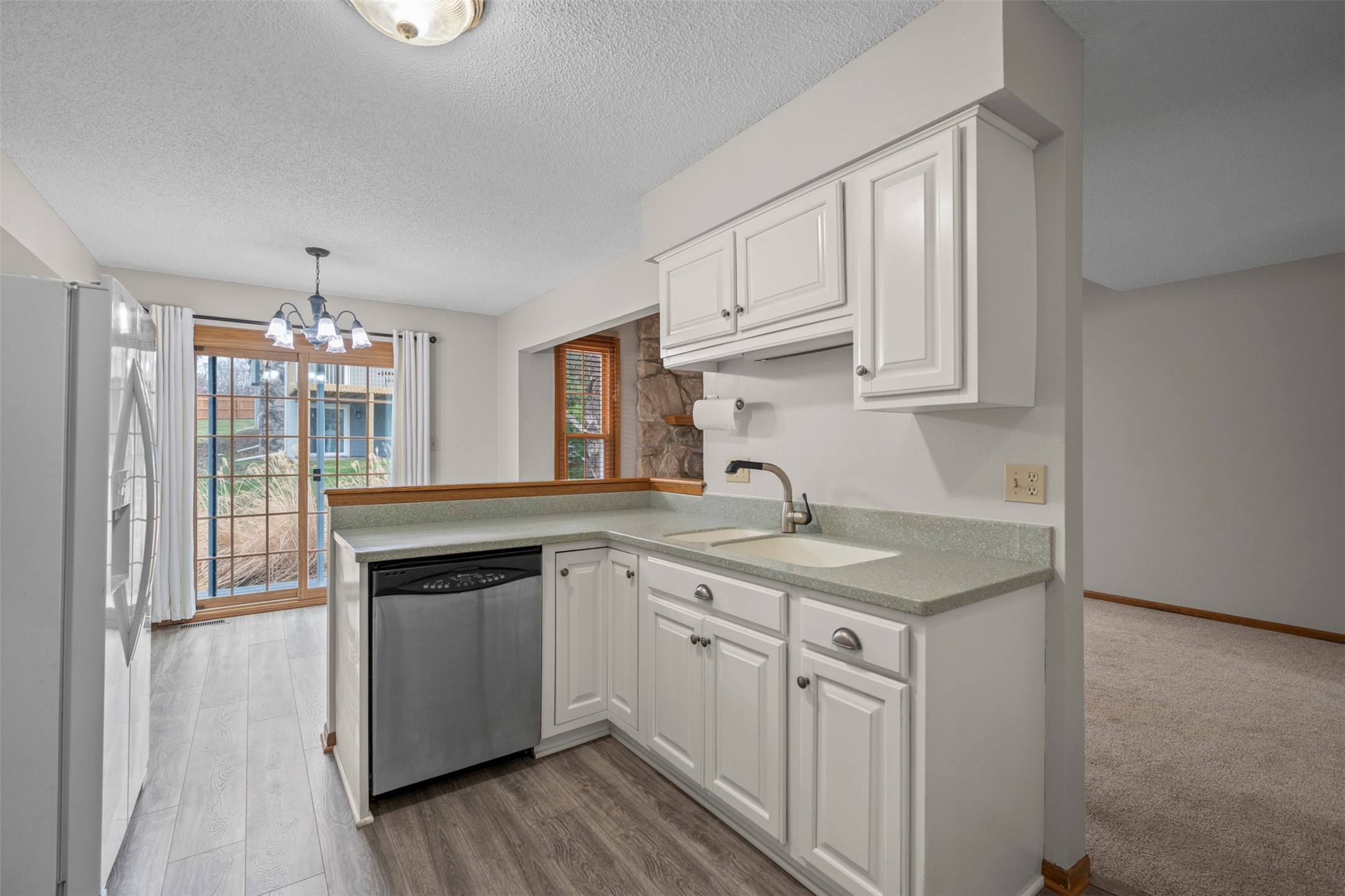 8024 Cobblestone Road