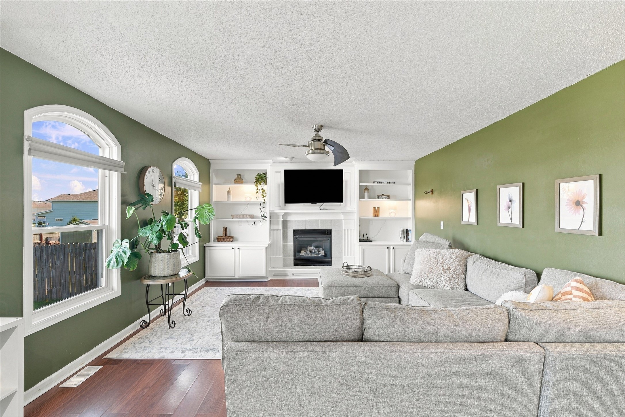 909 10th Street SE