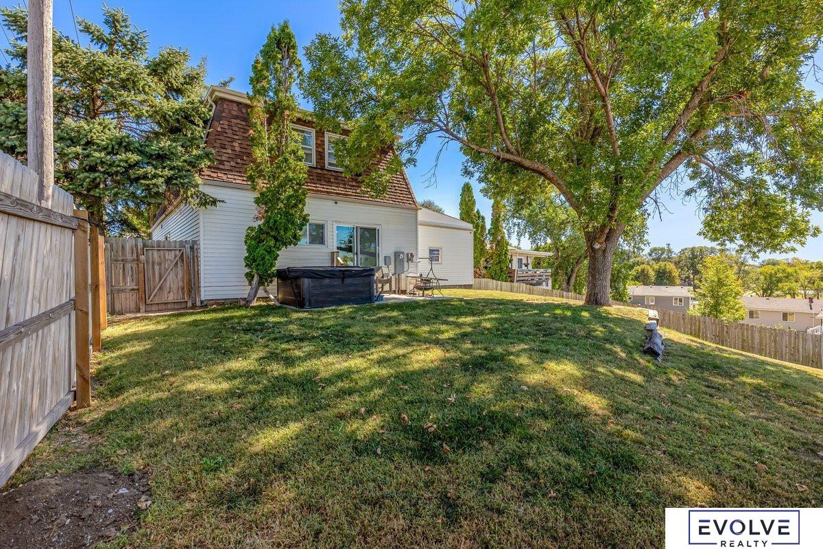 1122 N 107th Avenue
