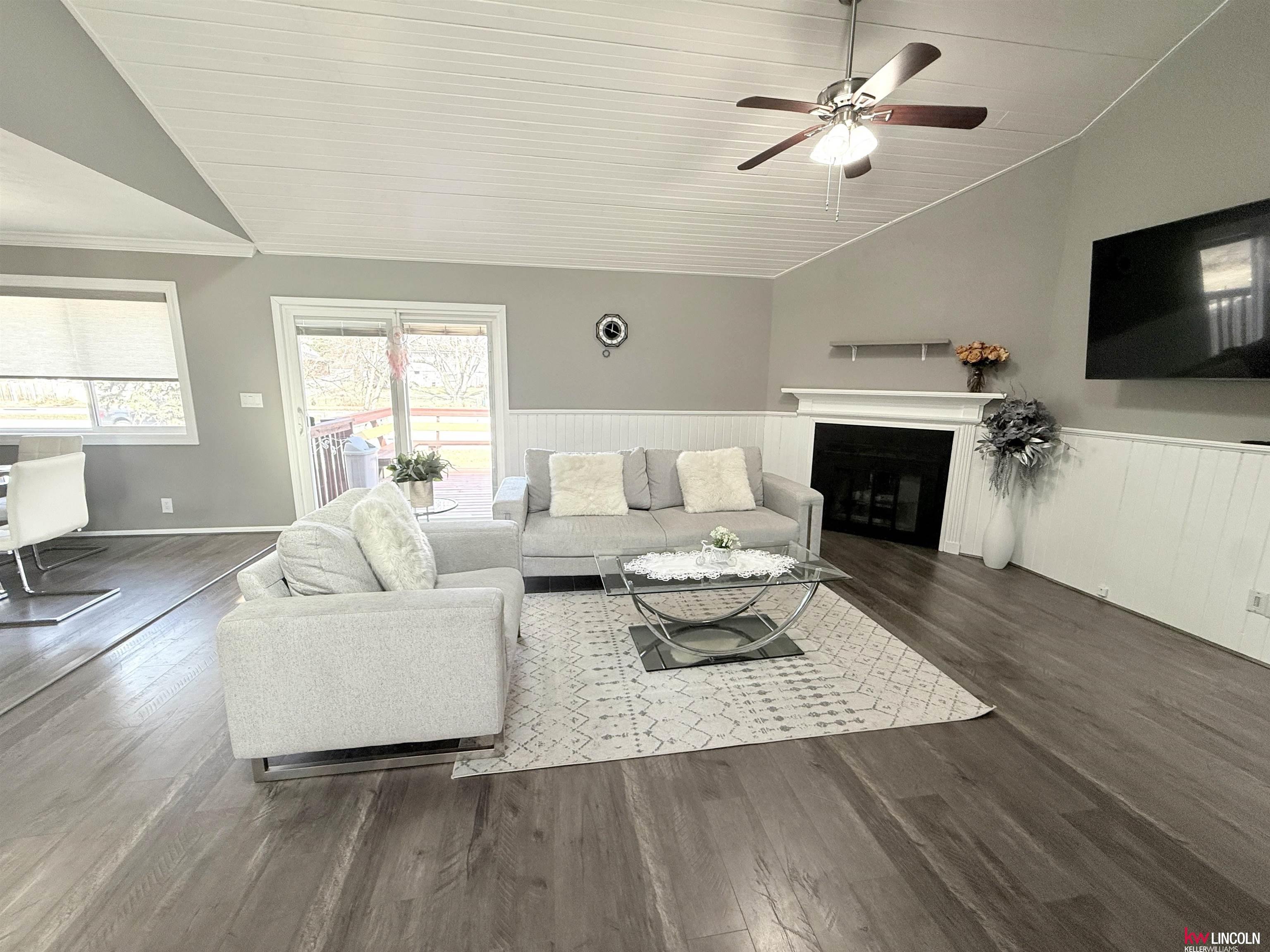 440 W Burt Drive