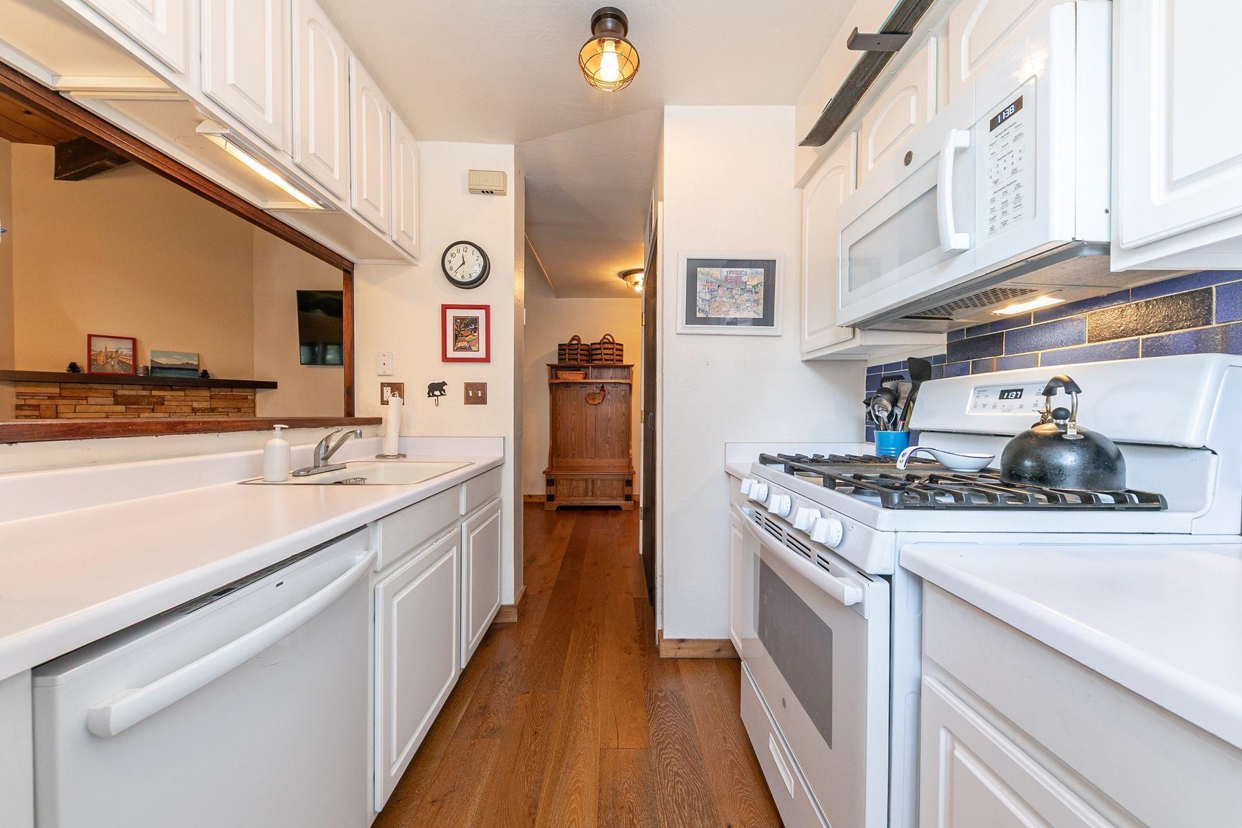 2755 North Lake Boulevard # 5 Unit: #5