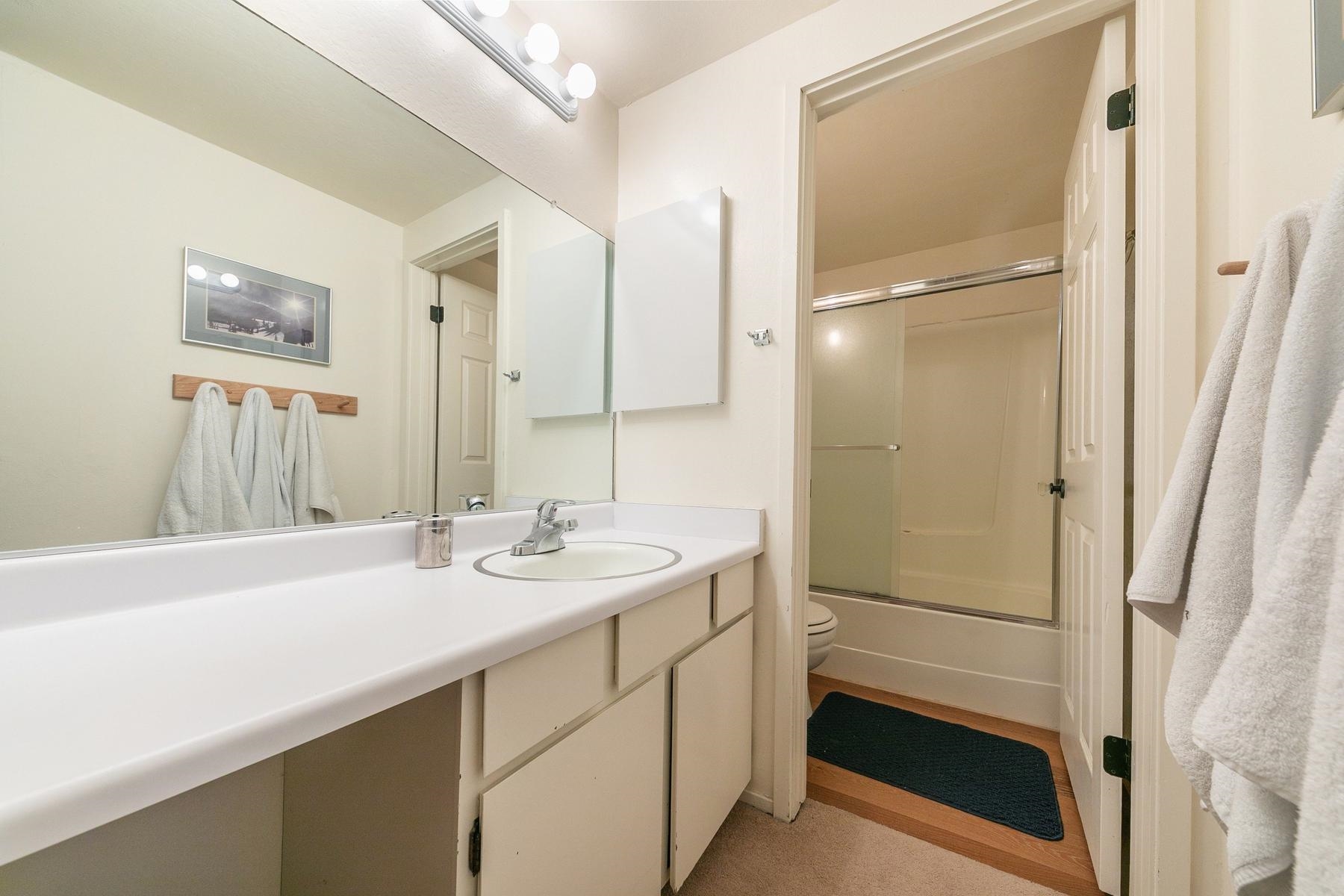 2755 North Lake Boulevard # 5 Unit: #5