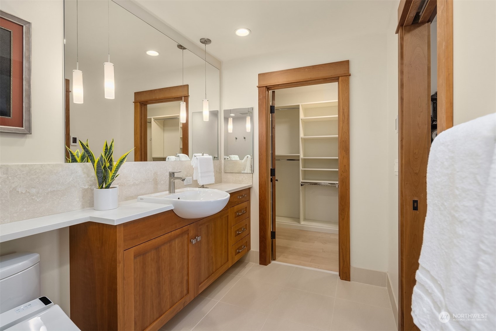 2565 Dexter Avenue N Unit: 302