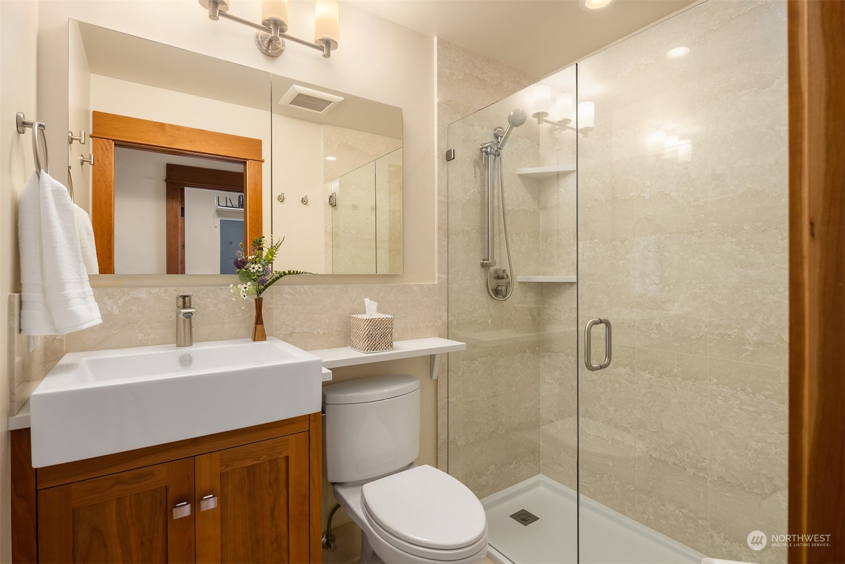 2565 Dexter Avenue N Unit: 302