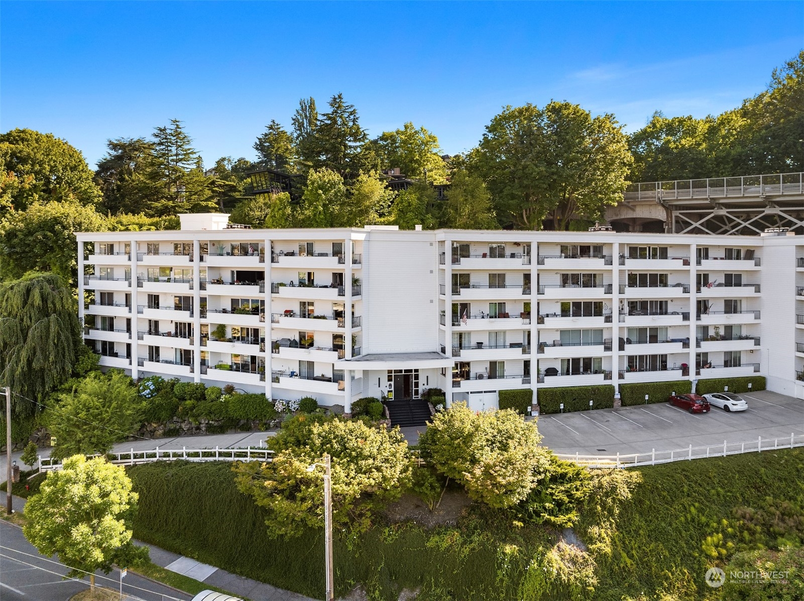 2565 Dexter Avenue N Unit: 302