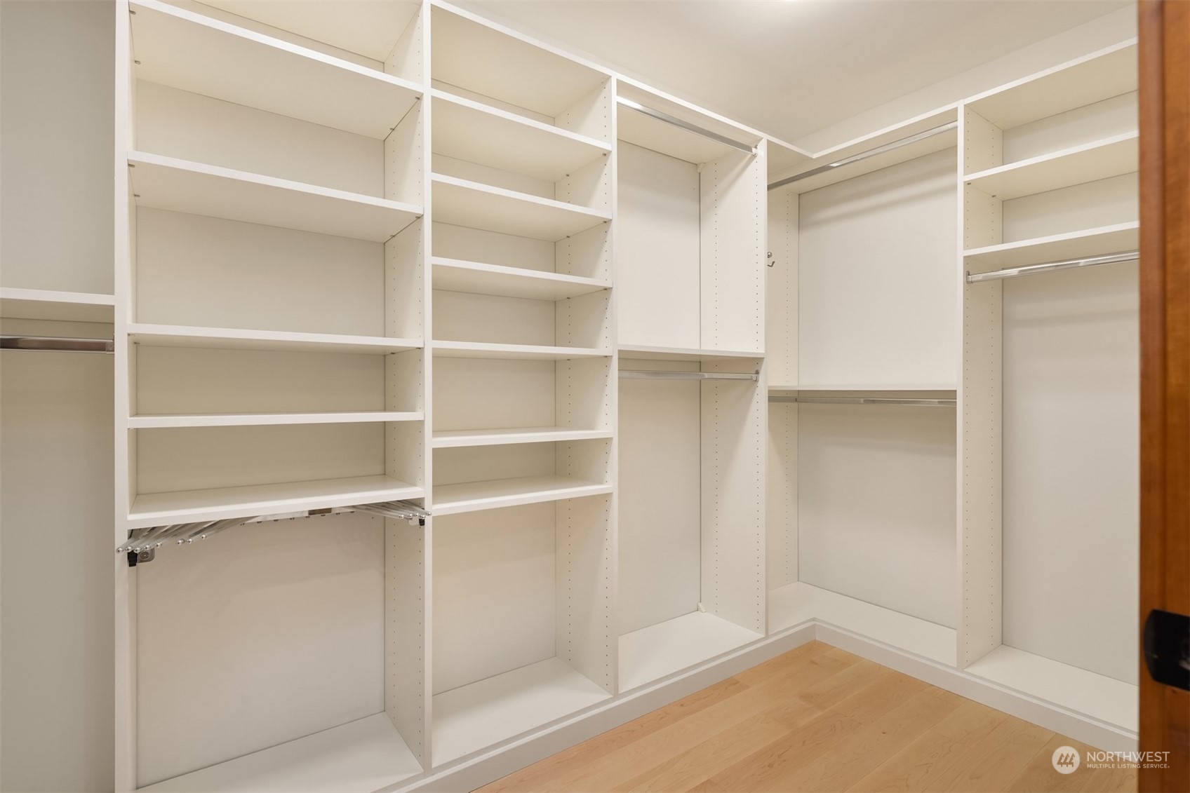 2565 Dexter Avenue N Unit: 302