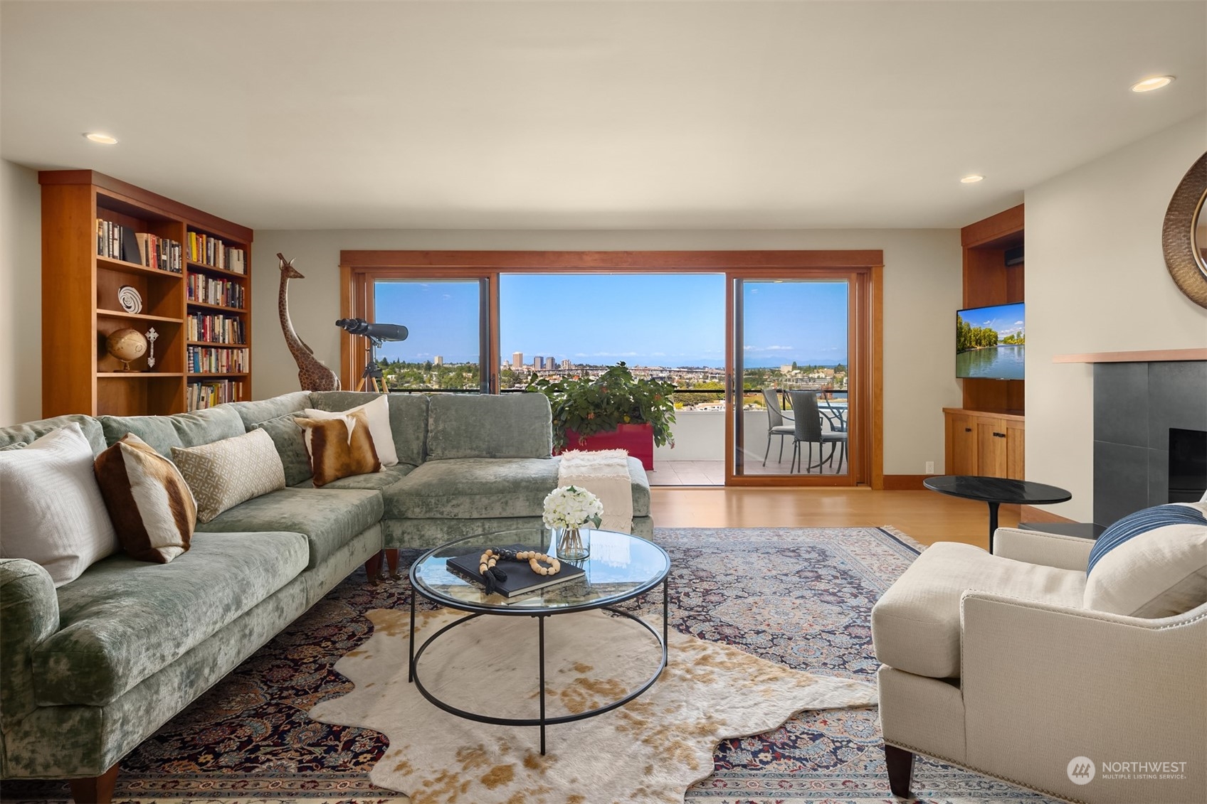 2565 Dexter Avenue N Unit: 302