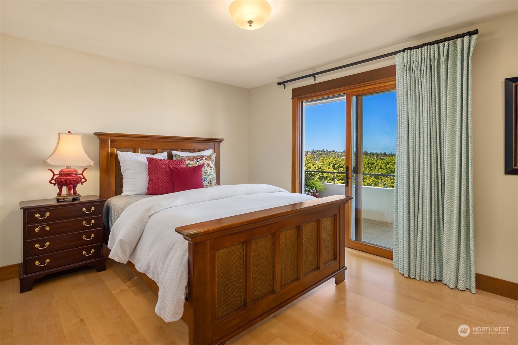 2565 Dexter Avenue N Unit: 302