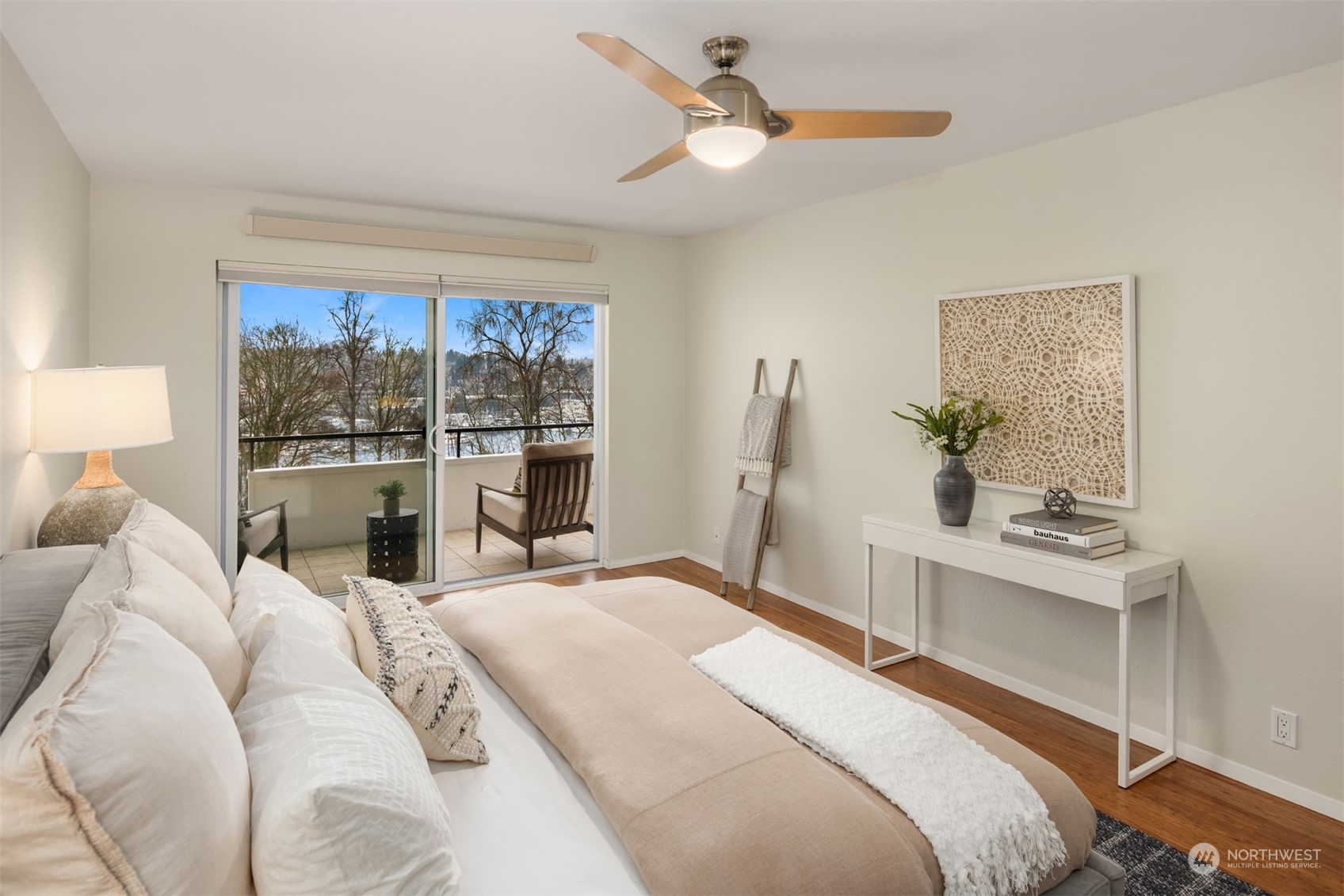 2565 Dexter Avenue N Unit: 204