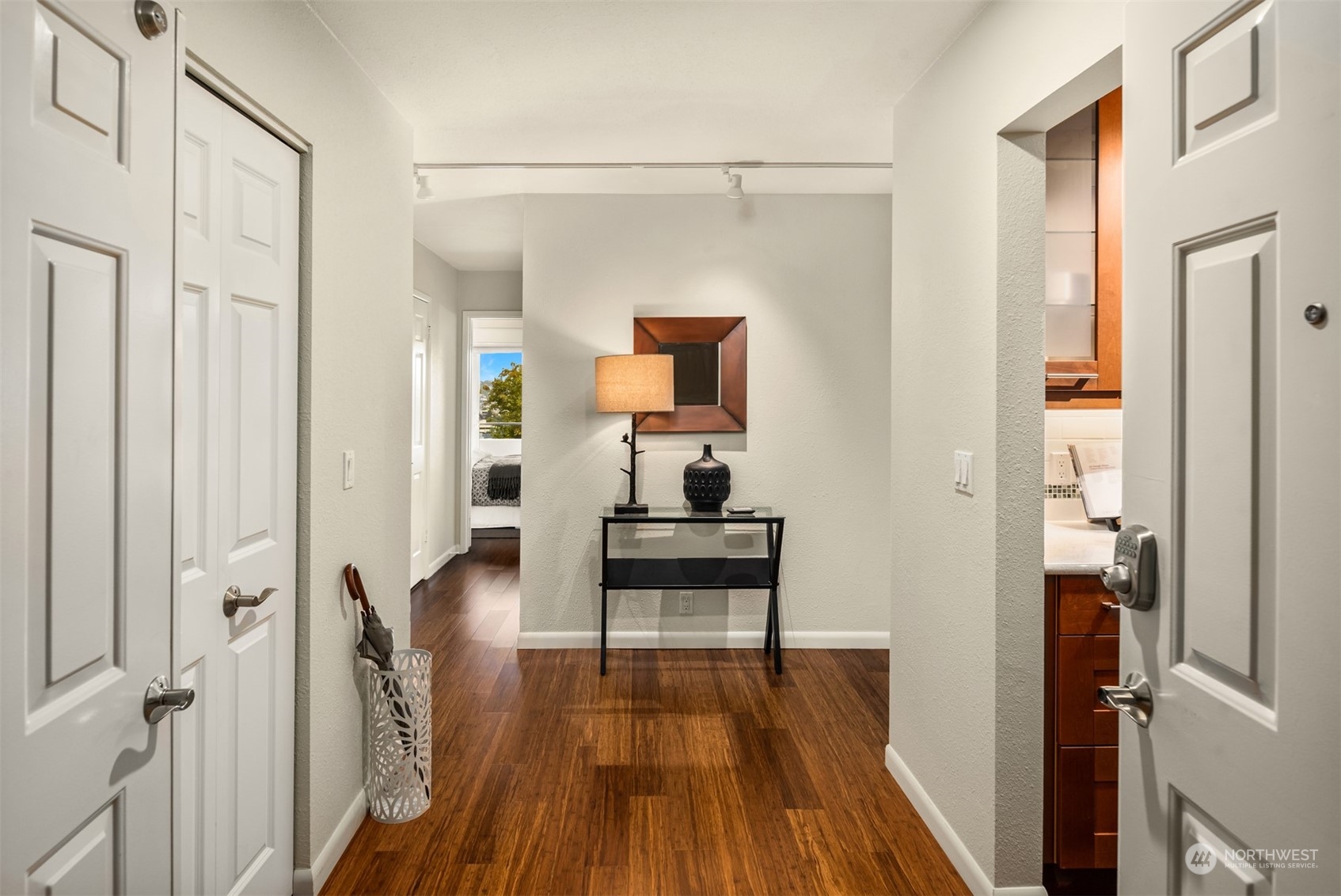 2565 Dexter Avenue N Unit: 204