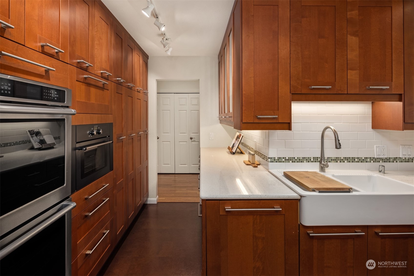 2565 Dexter Avenue N Unit: 204