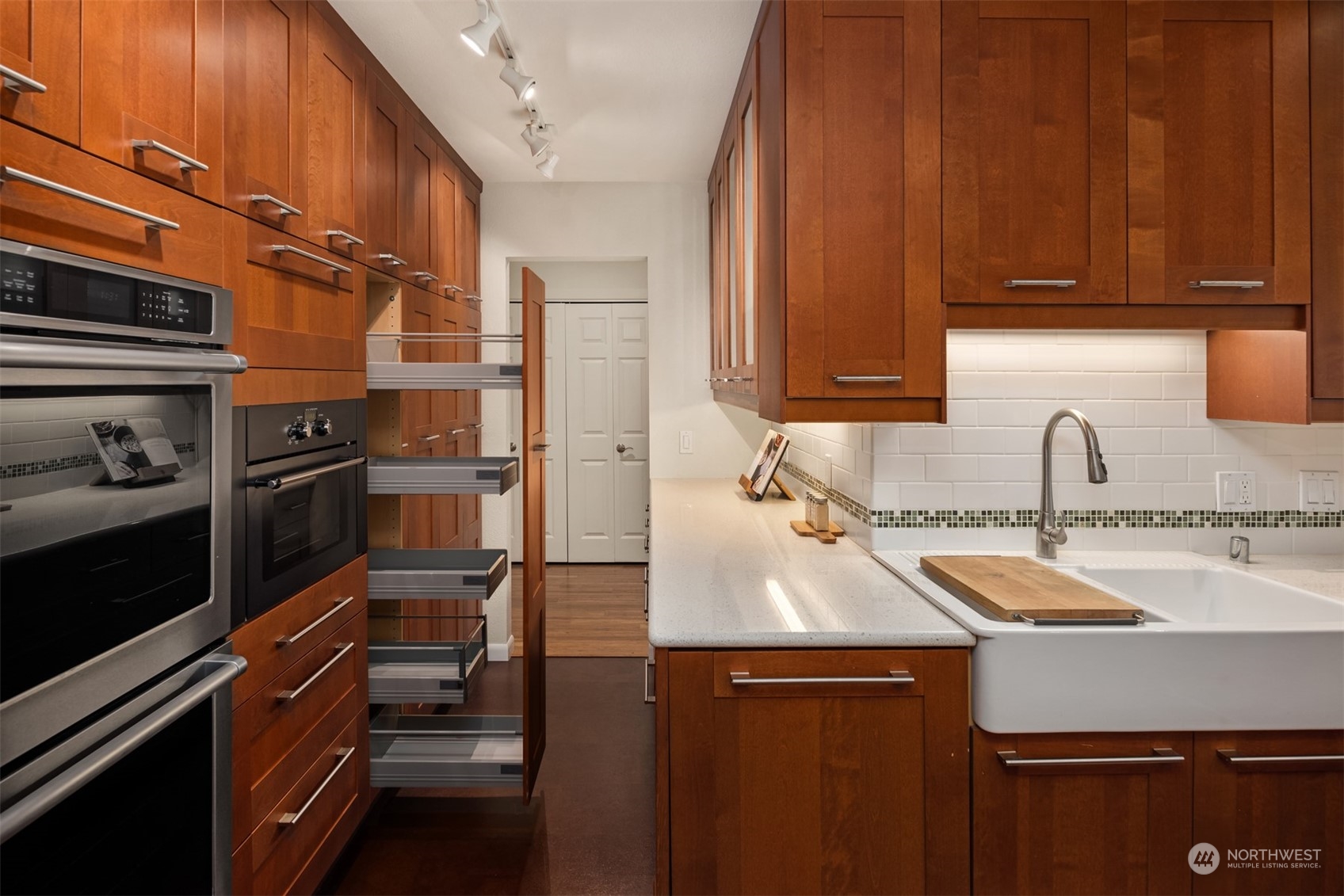 2565 Dexter Avenue N Unit: 204