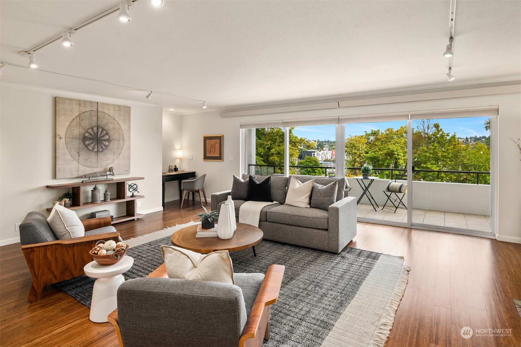 2565 Dexter Avenue N Unit: 204