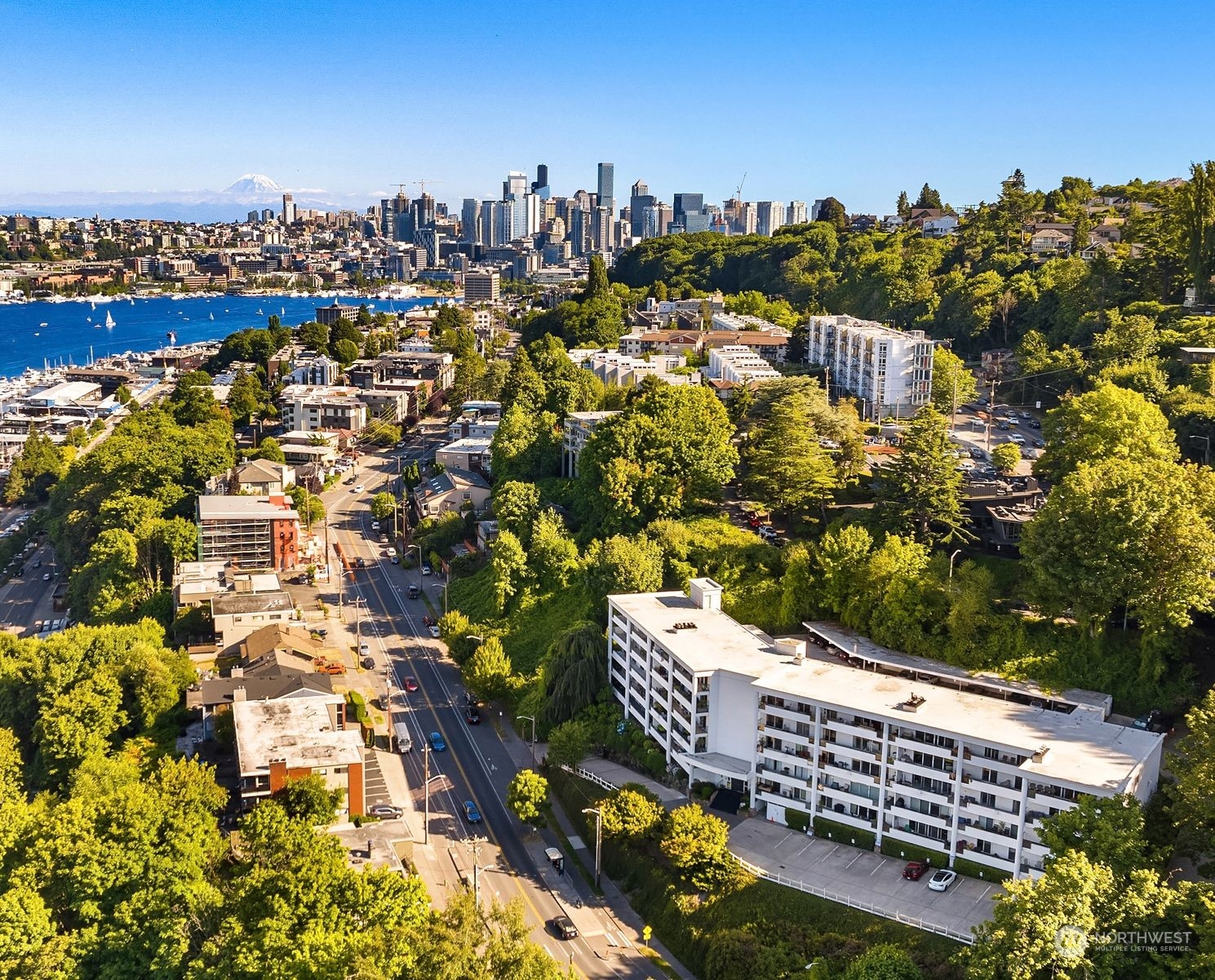 2565 Dexter Avenue N Unit: 204