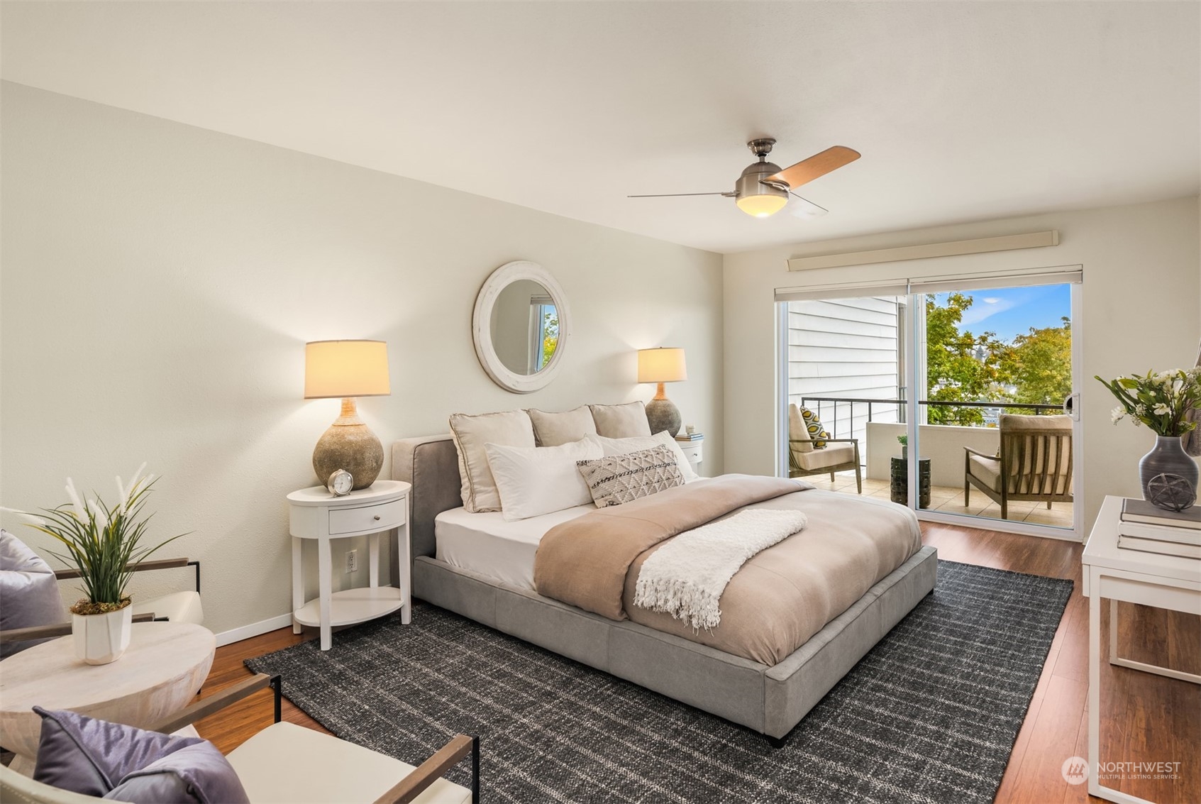 2565 Dexter Avenue N Unit: 204