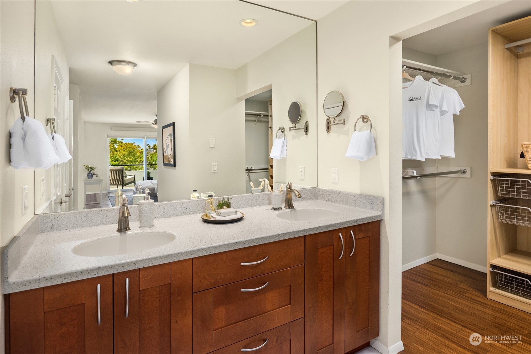 2565 Dexter Avenue N Unit: 204