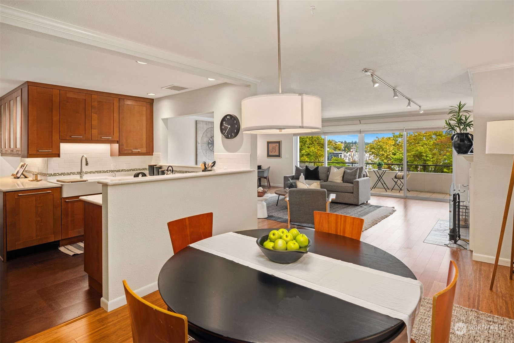 2565 Dexter Avenue N Unit: 204