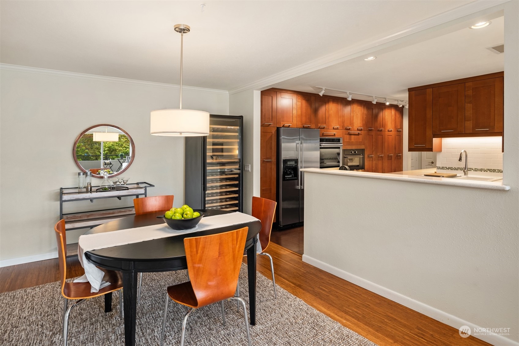 2565 Dexter Avenue N Unit: 204