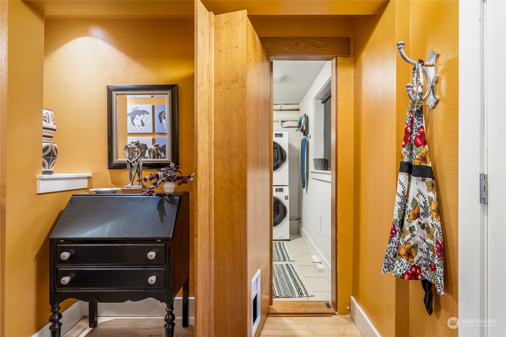 900 Warren Avenue N Unit: 104
