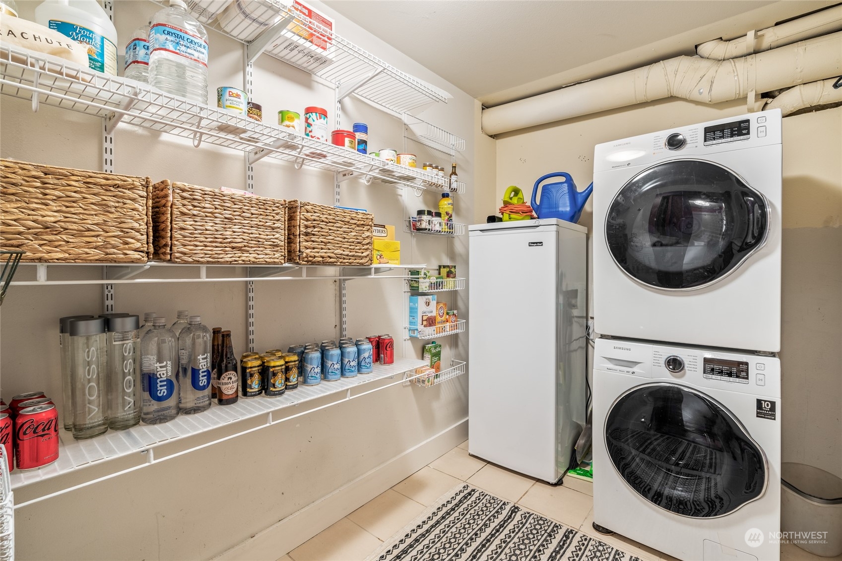 900 Warren Avenue N Unit: 104