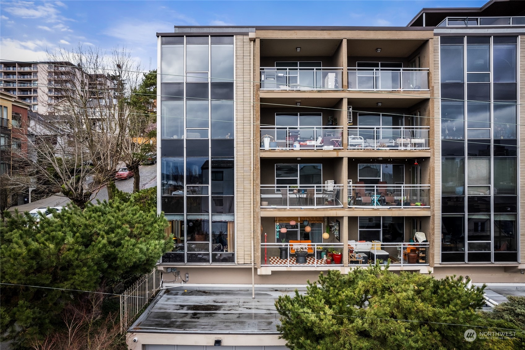 900 Warren Avenue N Unit: 104