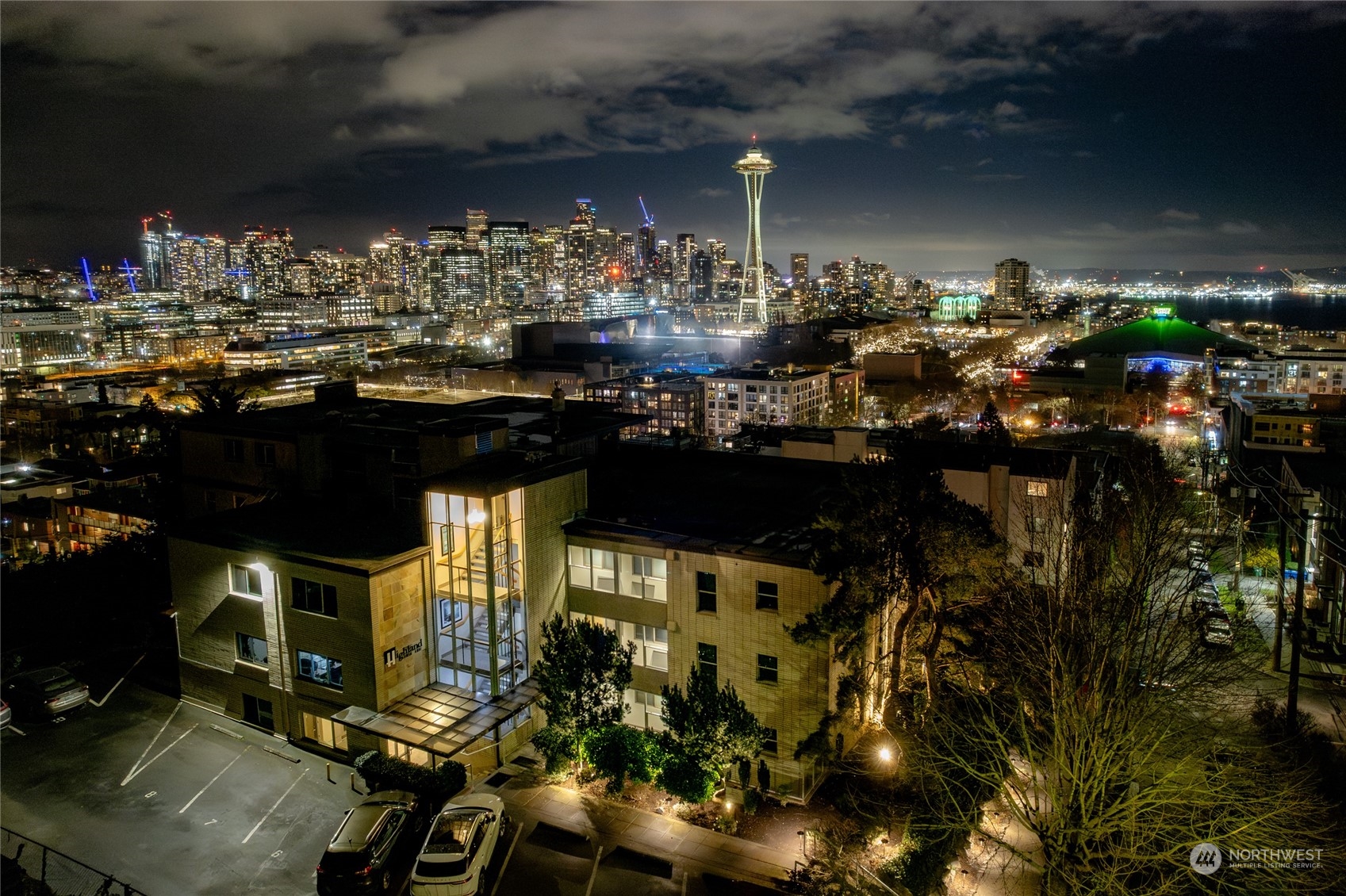 900 Warren Avenue N Unit: 104