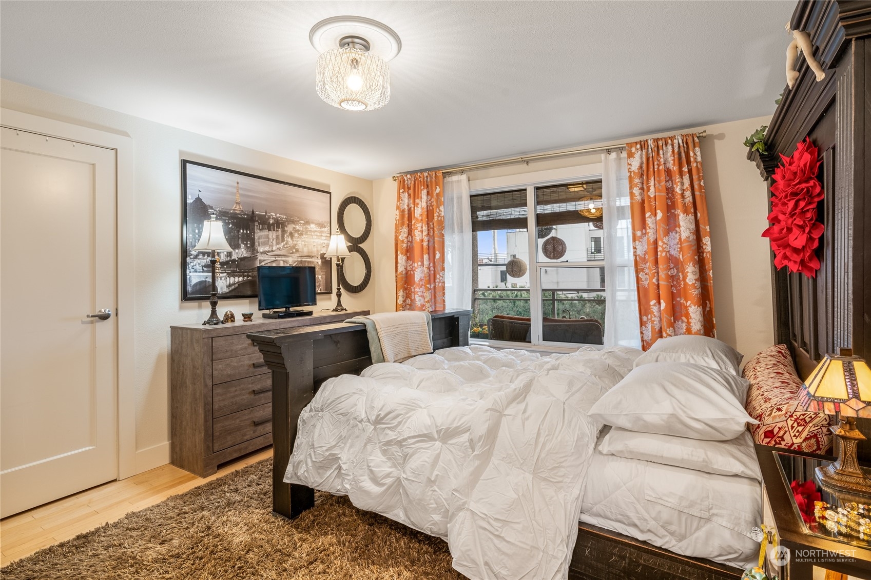 900 Warren Avenue N Unit: 104