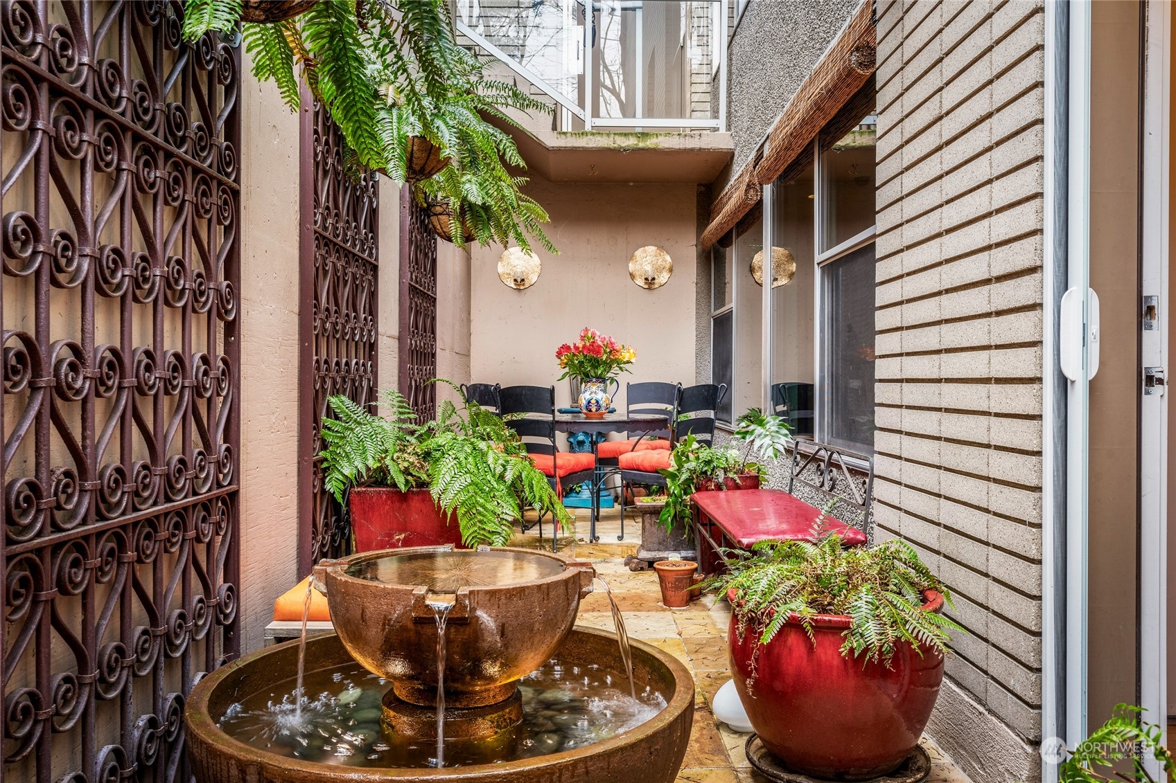 900 Warren Avenue N Unit: 104