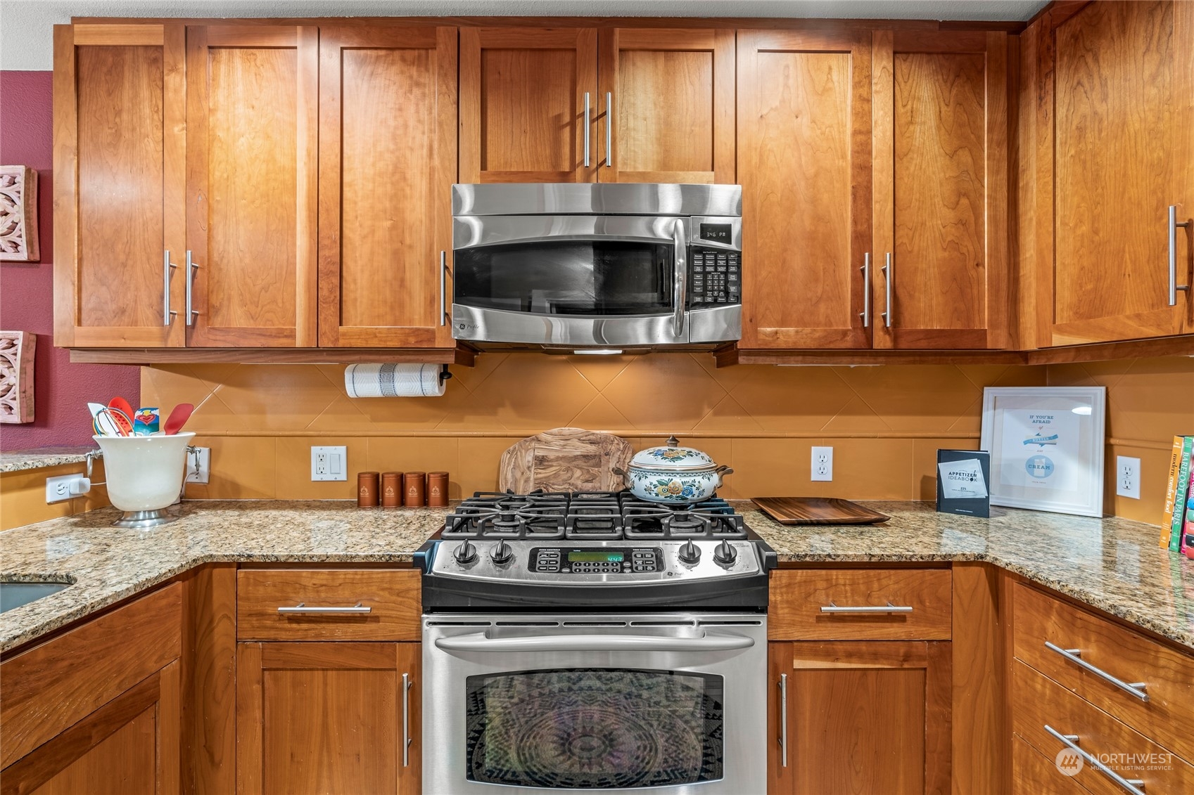 900 Warren Avenue N Unit: 104
