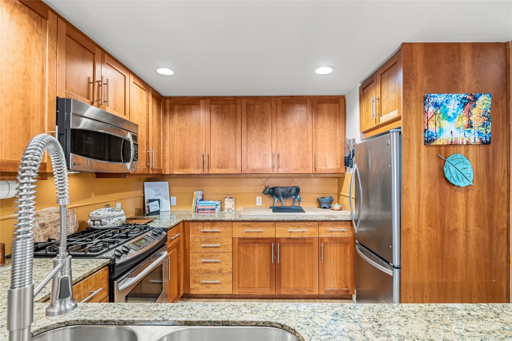 900 Warren Avenue N Unit: 104